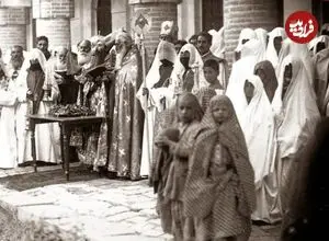 عکس| سفر به عصر قاجار؛ دختران ارمنی در مراسم رقص عید پاک در محله جلفای اصفهان