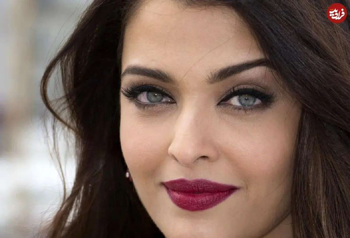 عکس| سفر در زمان؛ «آیشواریا رای» به همراه محافظ شخصی اش در کلکته؛ سال 1382