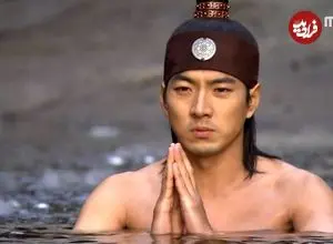 عکس| سفر زمان؛ «جومونگ» 54 ساله در مراسم اهدای کیک‌های کریسمس