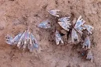 «تیرهای سنگی» بعد از حدود 4 هزار سال از مقبرۀ رئیس قبیله بیرون آمدند