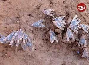 «تیرهای سنگی» بعد از حدود 4 هزار سال از مقبرۀ رئیس قبیله بیرون آمدند