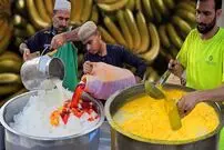 ویدئو| غذای خیابانی در پاکستان؛ تهیه میلک شیک انبه و موز در کراچی 