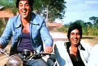 عکس| سفر در زمان؛ «ویرو فیلم شعله» در مراسم رونمایی از موسیقی یک فیلم در بمبئی؛ سال 1389