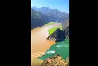 ببینید| پدیده طبیعی شگفت‌انگیز تلاقی رود دائو (Dao) با رود بزرگ زرد در چین