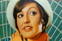 عکس؛ سفر در زمان؛ «فائقه آتشینِ نوجوان در کنار عروسک هایش»؛ اواخر دهه 30