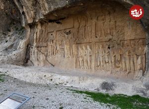 عکس؛ سفر به تاریخ؛ بساط استراحت مردان قاجاری در کنار نقش‌برجستۀ ساسانی؛ یک قرن قبل