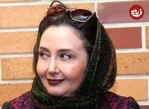 عکس| سفر زمان؛ چهرۀ «کتایون ریاحی» بعد از دریافت جایزه در جشن حافظ؛ 23 سال قبل