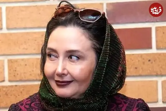 عکس| سفر زمان؛ چهرۀ «کتایون ریاحی» بعد از دریافت جایزه در جشن حافظ؛ 23 سال قبل