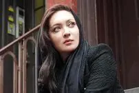 عکس| سفر زمان؛ «نیکی کریمی» 23 ساله در کنار «داریوش مهرجویی» در پشت‌صحنه یک فیلم