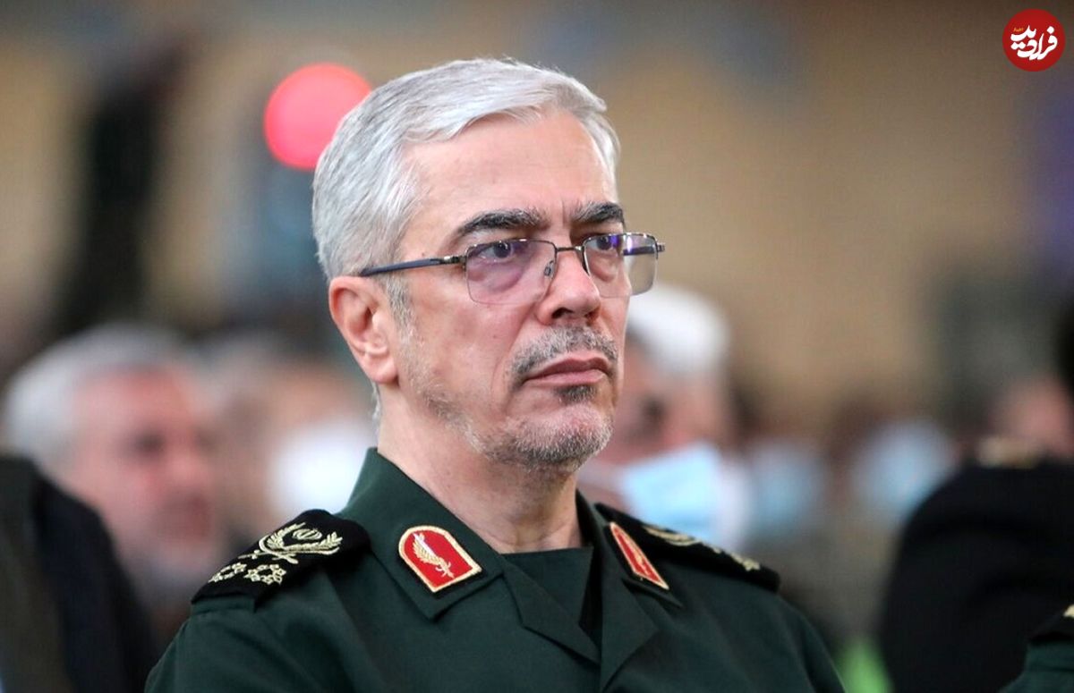 عکس؛ سفر به تاریخ؛ «سرلشکر باقری» در منزل پدری بعد از شهادت برادرش؛ سال 1361