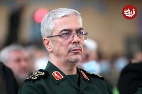 عکس؛ سفر به تاریخ؛ «سرلشکر باقری» در منزل پدری بعد از شهادت برادرش؛ سال 1361