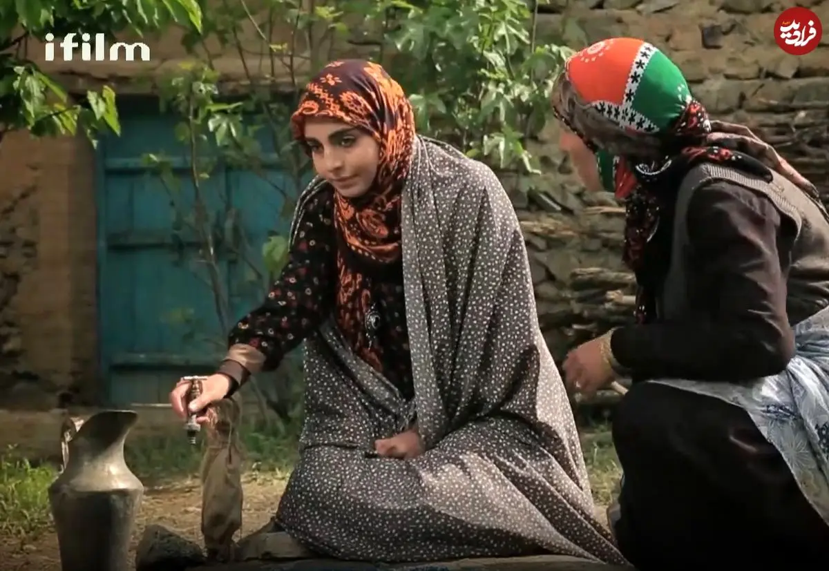 عکس| سفر در زمان؛ «مارالِ جوان» سریال آنام در دوران کودکی و در کنار برادرش