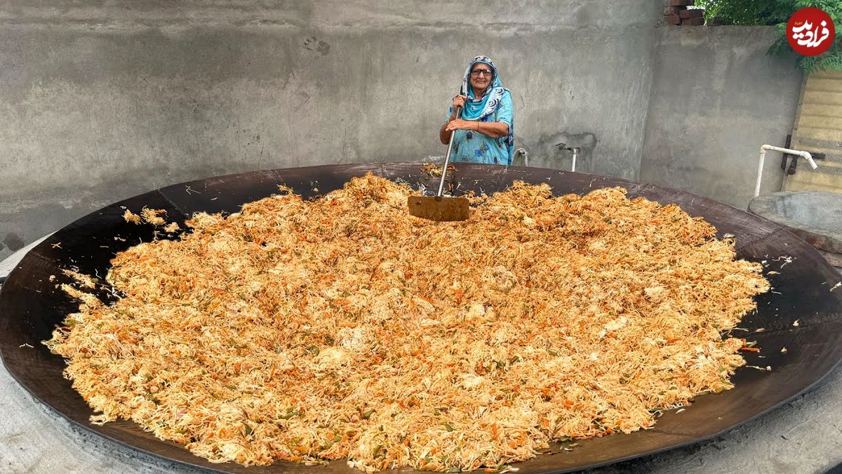 ببینید؛ غذای روستایی در هند؛ پخت نودل تند با سبزیجات توسط مادر بزرگ روستایی