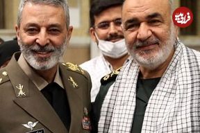 عکس؛ سفر به تاریخ؛ عکس یادگاری دو «سرلشکر» در روز دریافت «نشان فتح»؛ سال 1402