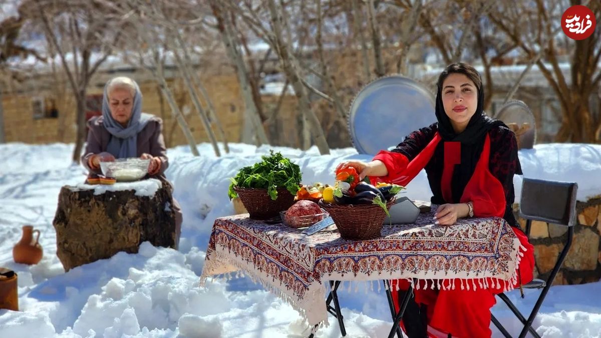 (ویدئو) کباب کردن تماشایی گوشت، بادمجان و گوجه توسط خانواده روستایی کردستانی