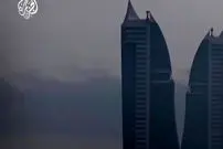 ببینید| ابر سیاه دود بر فراز منامه/ آتش در مخازن سوخت