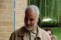 عکس؛ سفر در زمان؛ ژست احساسی «سردار سلیمانی در کنار مادرش»؛ دهه 90