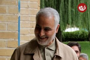 عکس؛ سفر در زمان؛ ژست احساسی «سردار سلیمانی در کنار مادرش»؛ دهه 90