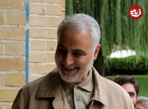 عکس؛ سفر در زمان؛ ژست احساسی «سردار سلیمانی در کنار مادرش»؛ دهه 90