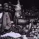 عکس| سفر زمان؛ تصویری از یک مغازۀ ترکیبی «میوه‌فروشی و قصابی» در دوران قاجار