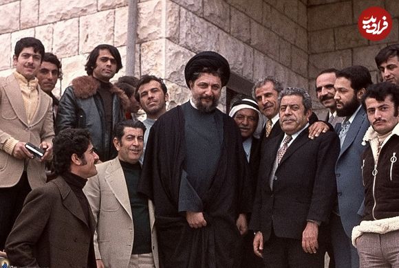 عکس؛ سفر در زمان؛ «امام موسی صدر در حال سخنرانی در مراسم چهلم دکتر شریعتی در بیروت»؛ سال 56