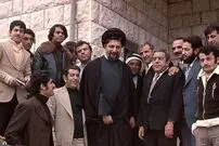 عکس؛ سفر در زمان؛ «امام موسی صدر در حال سخنرانی در مراسم چهلم دکتر شریعتی در بیروت»؛ سال 56