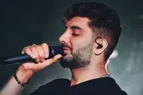(ویدئو) اجرای زنده فرزاد فرزین در حافظیه شیراز