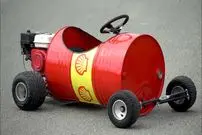 ببینید| مراحل تماشایی ساخت یک خودروی مسابقه ای با بشکه در کرواسی