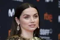 عکس| سفر در زمان؛ «آنا د آرماس» در برنامه امروز با ویلی گایست؛ سال 1401