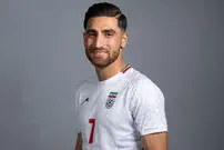 (ویدئو)  علیرضا جهانبخش در آغوش مادر و پدرش بعد از گل کردن پنالتی مقابل ژاپن