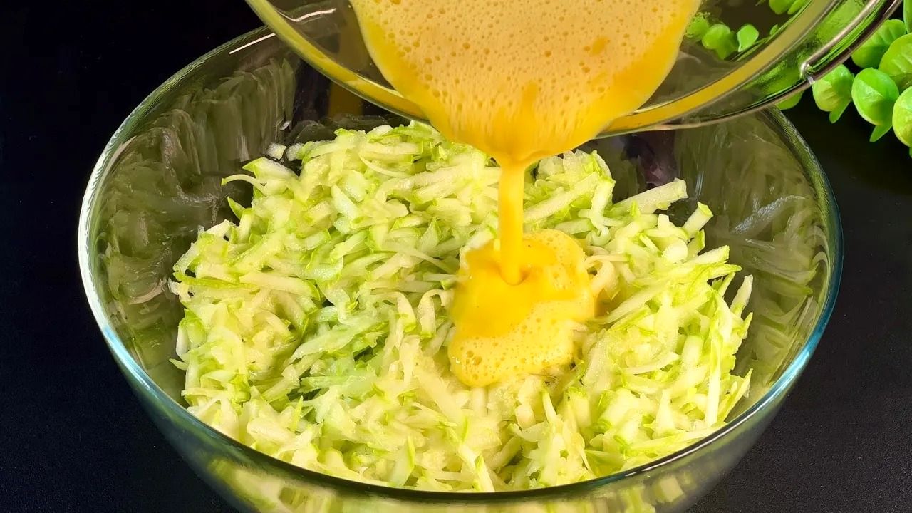 (ویدئو) اگر کدو سبز و تخم مرغ در خانه دارید، این کوکوی آلمانی را درست کنید