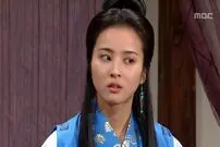 (عکس) چهره و استایل تازۀ هان هه جین (سوسانو) در پشت صحنه برنامه تلویزیونی جدیدش