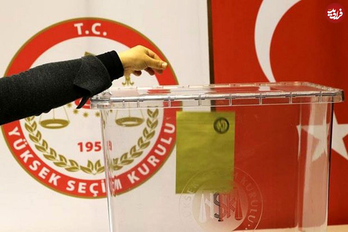 (ویدیو) تصاویر پوشش خاص یک زن و شوهر در انتخابات ریاست جمهوری ترکیه