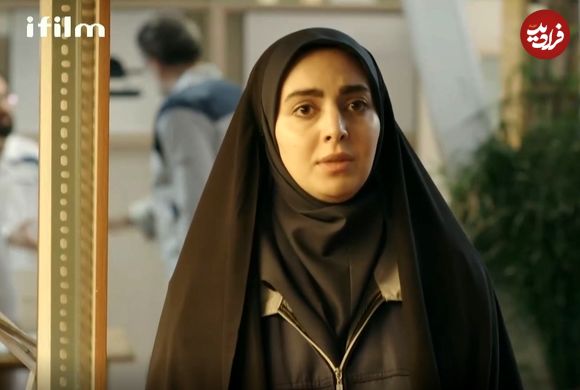 عکس| سفر در زمان؛ ژست «مرضیه» سریال بچه مهندس 3 با کلاه چارلی چاپلین؛ سال 1402