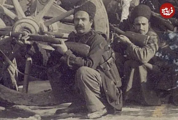 عکس| سفر زمان؛ عکس یادگاری سربازان توپخانه در دوران قاجار