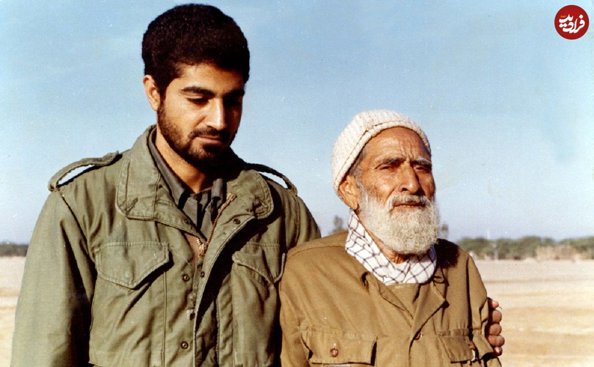 تصویر| سفر در زمان؛ عکس یادگاری «سردار سلیمانی» با همرزمان نوجوان اش؛ دهه 60