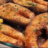 (ویدئو) طرز تهیه استیک سالمون با کره و سیر در فر به روش آشپز آمریکایی