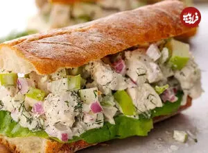 طرز تهیه ساندویچ ران مرغ لذیذ با سالاد کلم