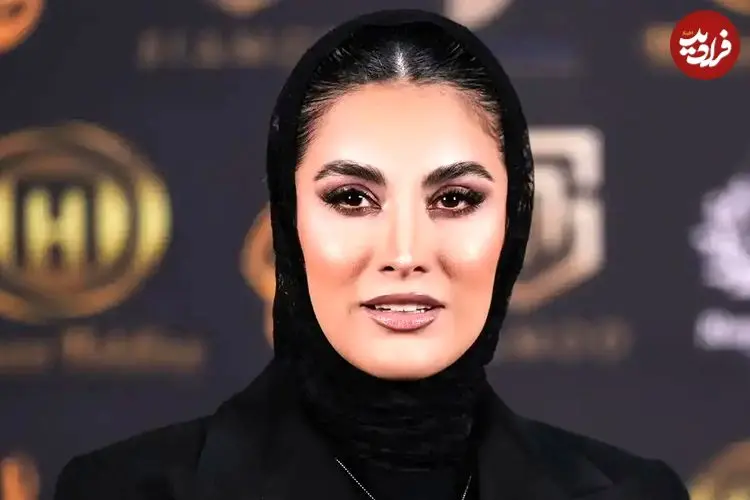 تصاویر؛ شکوه سادگی ریحانه رضی در جشن حافظ؛ درخشش با استایل مونوکروم مشکی