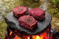 ببینید| غذای روستایی در سوئیس؛ پخت استیک با کره و سیر به همراه سیب زمینی در جنگل