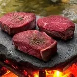 ببینید| غذای روستایی در سوئیس؛ پخت استیک با کره و سیر به همراه سیب زمینی در جنگل