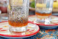 چگونه با تخم شربتی و خاکشیر شربت درست کنیم؟ + روش تهیه