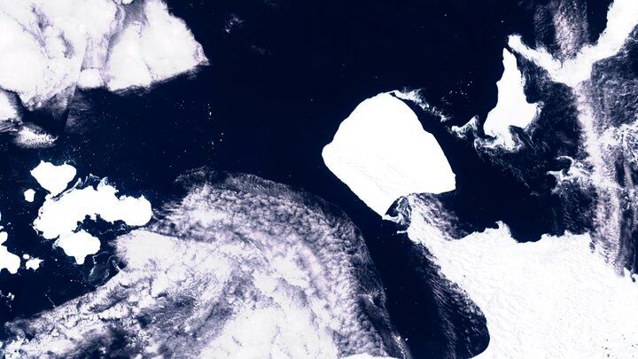 (عکس) حرکت ترسناک بزرگترین کوه یخ جهان