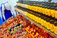 ببینید| مراحل دیدنی برداشت هلو و تهیه کمپوت با آن در کره جنوبی