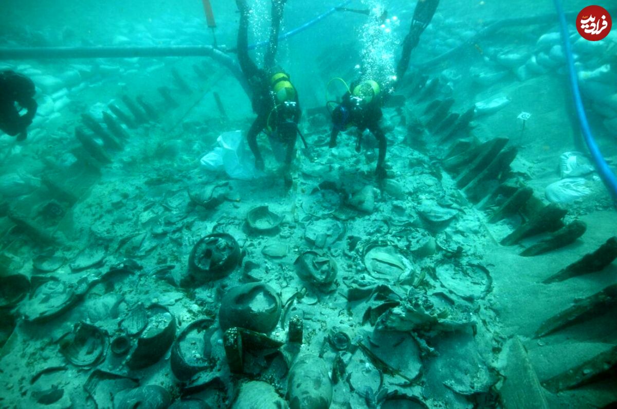 کشتی 1700 ساله در هنگام آب‌تنی در دریا کشف شد