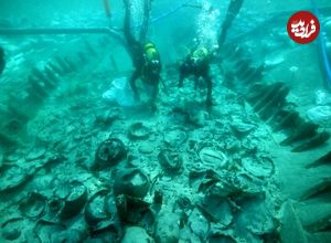 کشتی 1700 ساله در هنگام آب‌تنی در دریا کشف شد