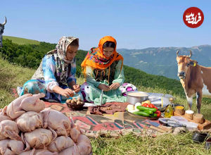 (ویدئو) نحوه پخت مرغ شکم پر به روش دیدنی بانوان روستایی گیلانی