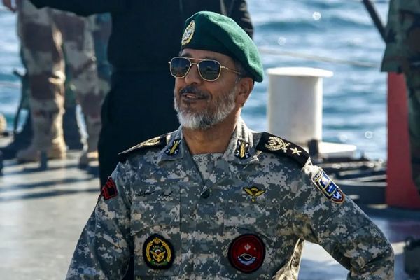عکس؛ سفر در زمان؛ «دریادار سیاری» روی عرشه ناو البرز در تنگه هرمز؛ سال 57