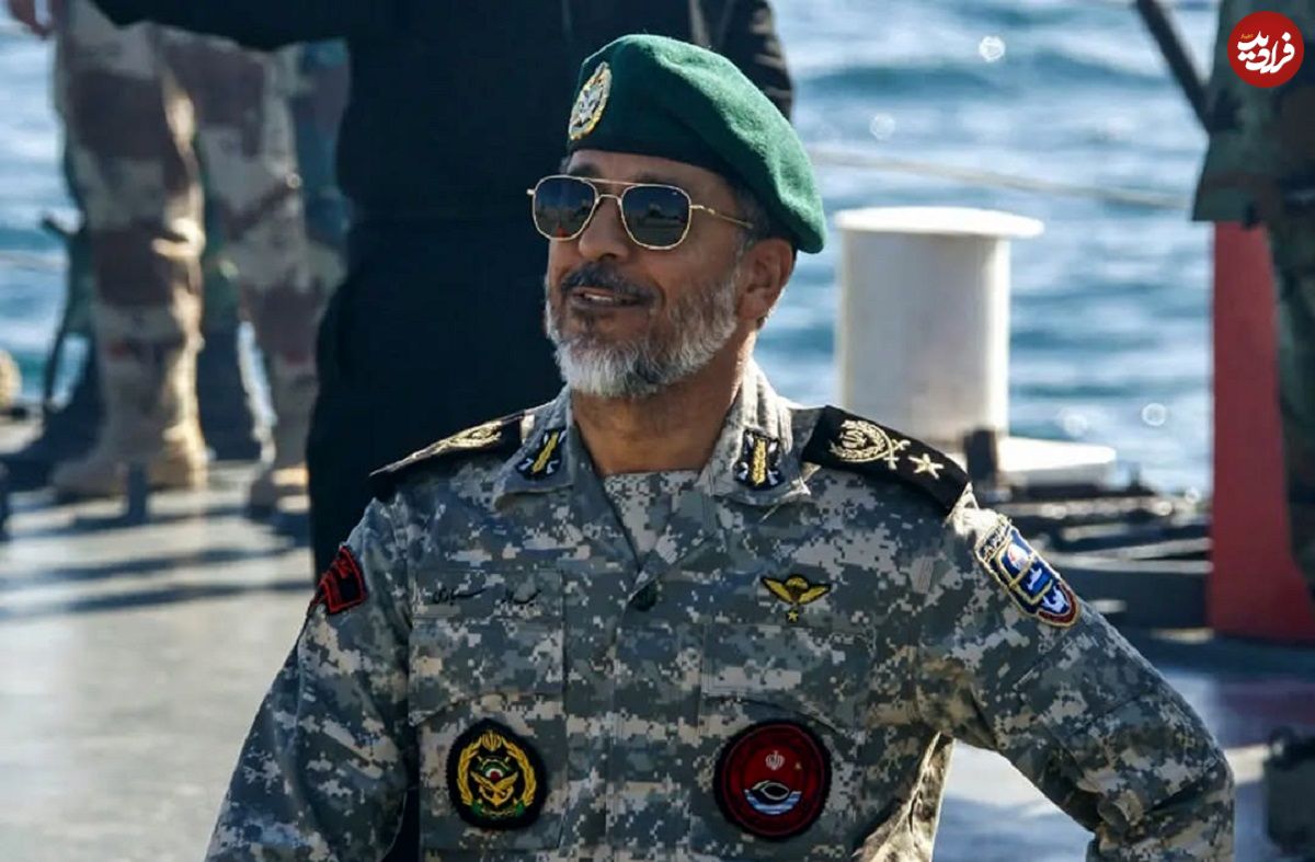 عکس؛ سفر در زمان؛ «دریادار سیاری» روی عرشه ناو البرز در تنگه هرمز؛ سال 57