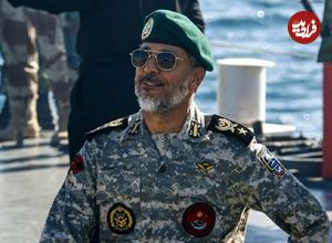 عکس؛ سفر در زمان؛ «دریادار سیاری» روی عرشه ناو البرز در تنگه هرمز؛ سال 57